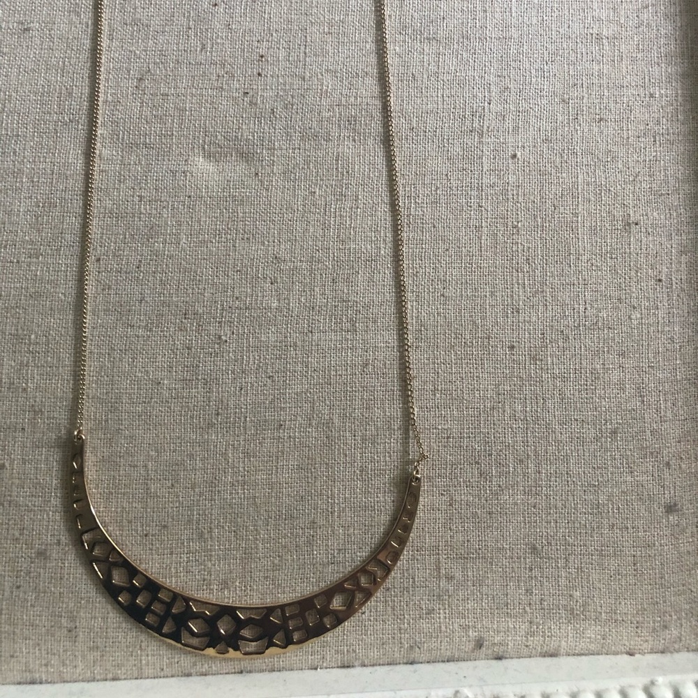Stella and dot Avalon crescent necklace